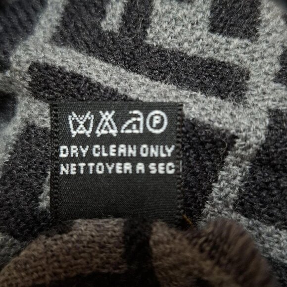 Auth FENDI - Gray Black Wool Scarf - Picture 5 of 5